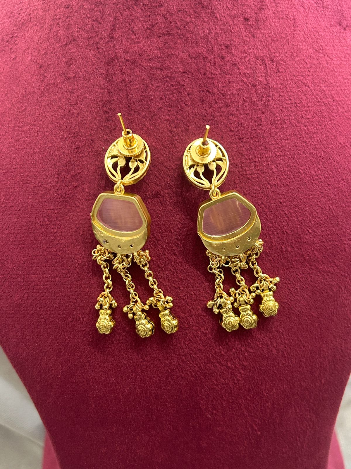 Antique Gold Plated Necklace Set with Pink Stone & Pearl Strings